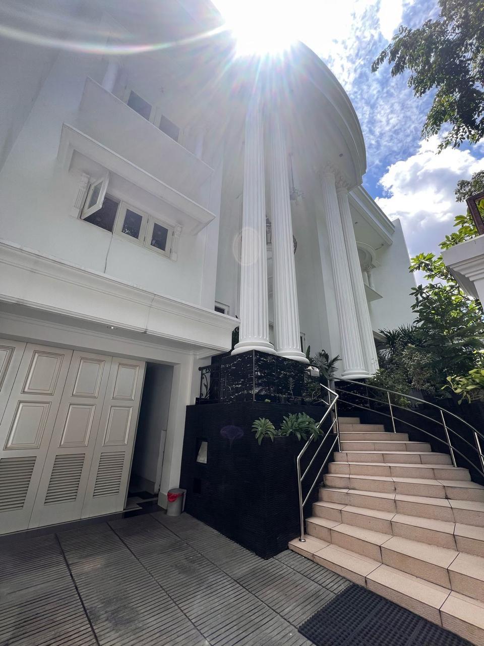 Jual rumah mewah dan strategis di Metro Indah 3, Papanggo, JakUt