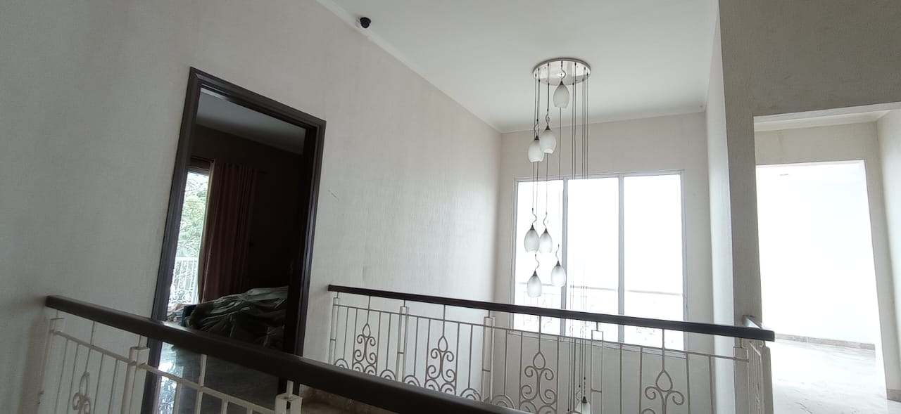 Jual cepat rumah modern  di Cluster De Frangipani, Tangerang