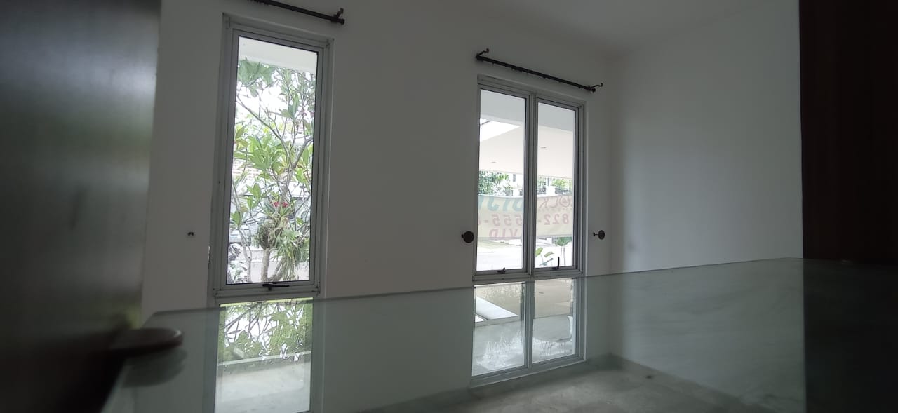 Jual cepat rumah modern  di Cluster De Frangipani, Tangerang