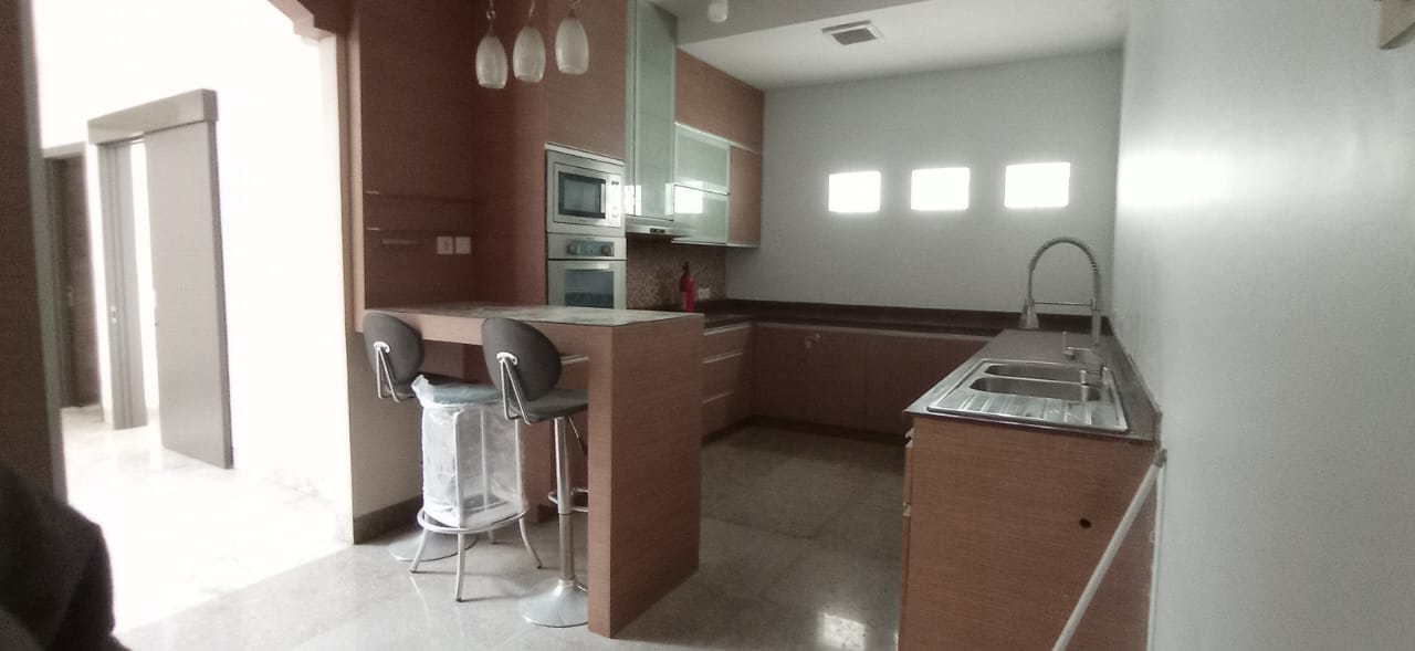 Jual cepat rumah modern  di Cluster De Frangipani, Tangerang