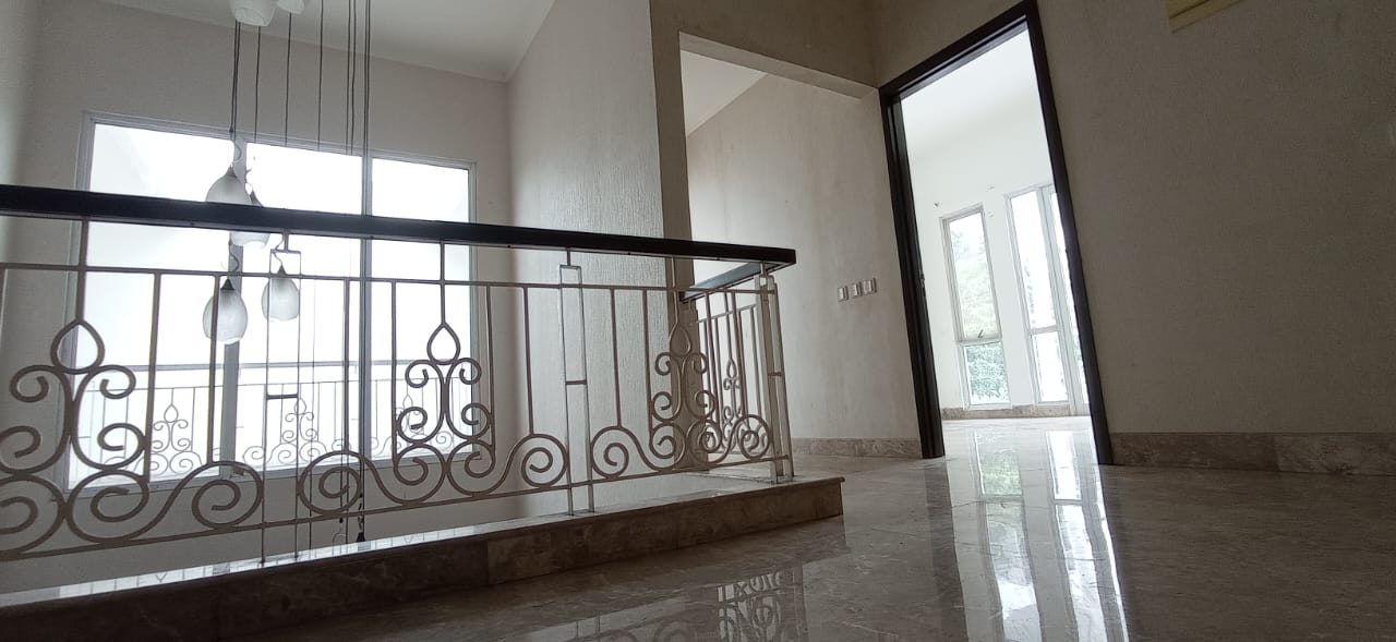 Jual cepat rumah modern  di Cluster De Frangipani, Tangerang