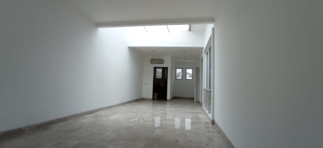 Jual cepat rumah modern  di Cluster De Frangipani, Tangerang