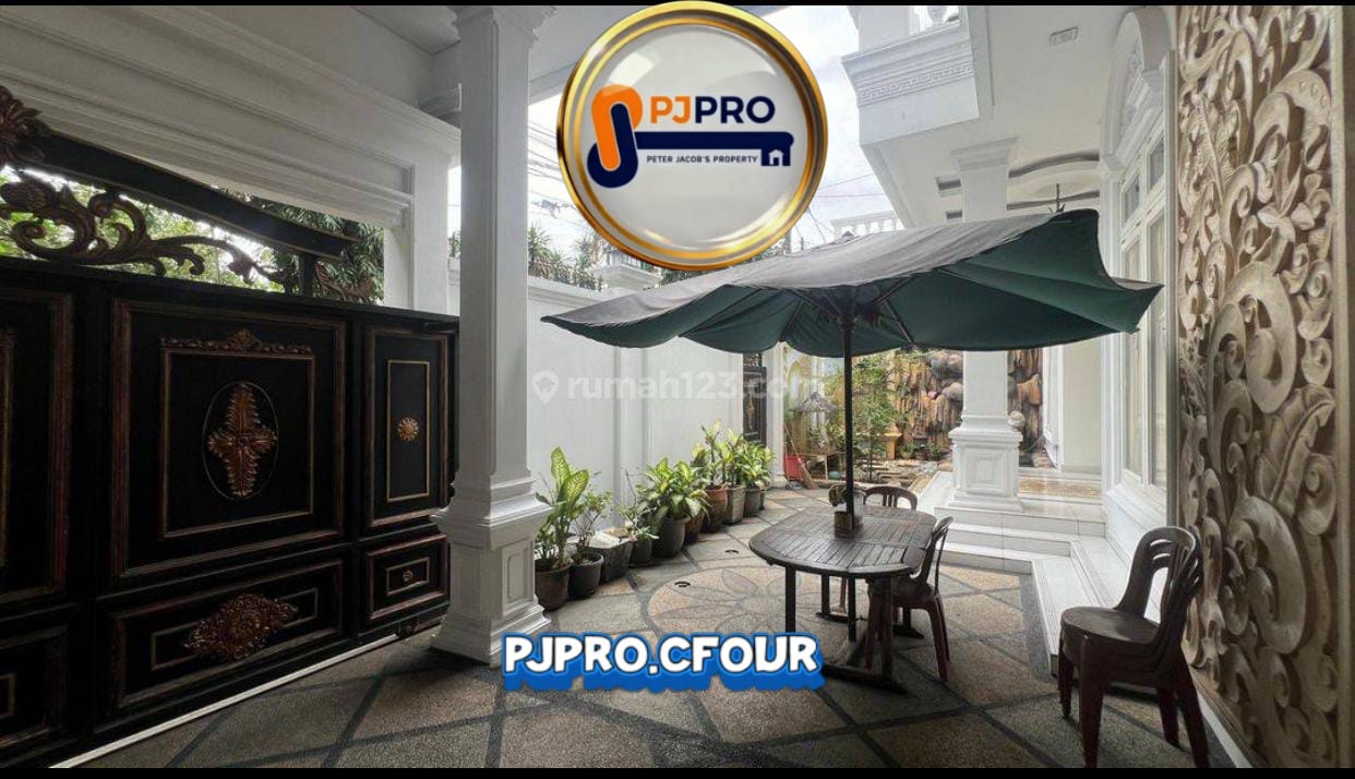 Dijual Rumah Mewah Private Kolam Renang di Duren Sawit