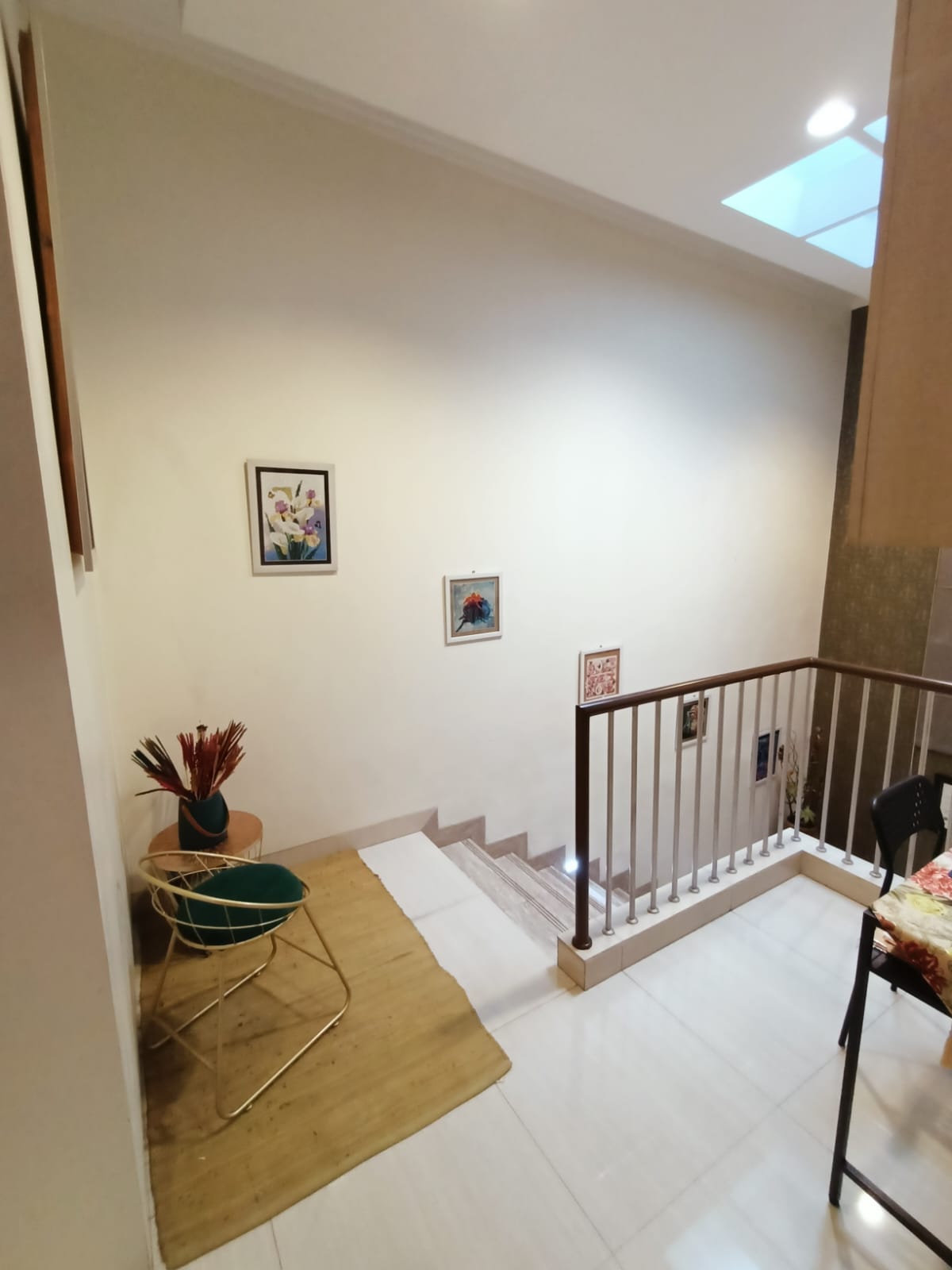 Jual rumah modern dengan lokasi strategis di Kencana Loka 2, BSD