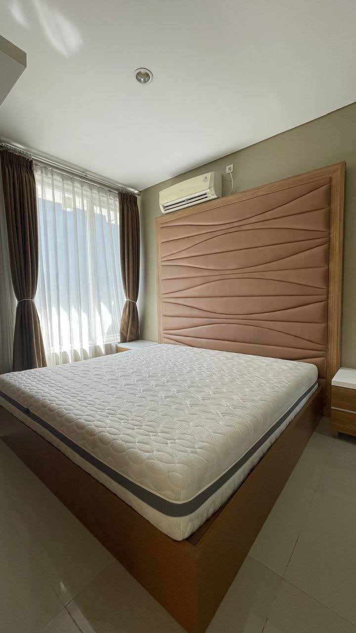 Disewakan Rumah Pelican Hill Citraland Surabaya furnish,