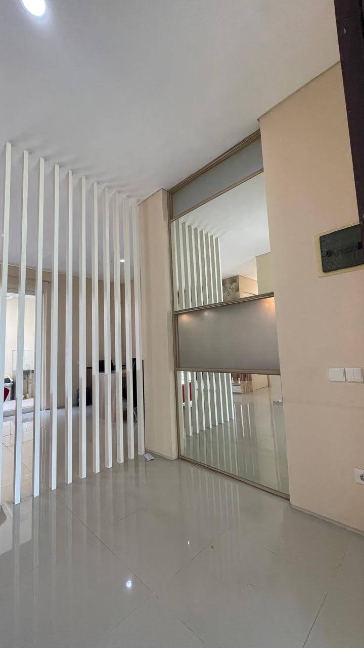 Disewakan Rumah Pelican Hill Citraland Surabaya furnish,