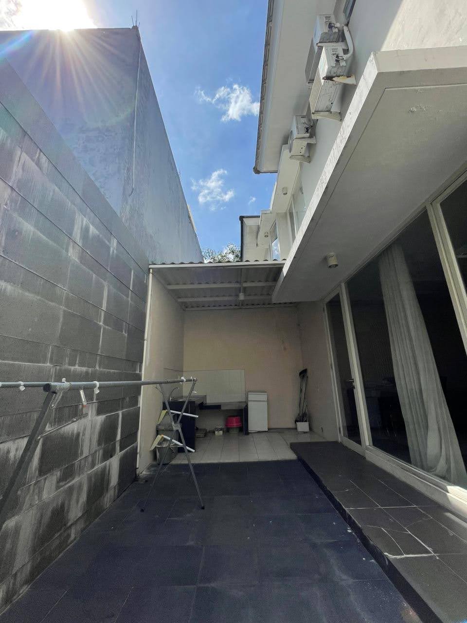 Disewakan Rumah Pelican Hill Citraland Surabaya furnish,