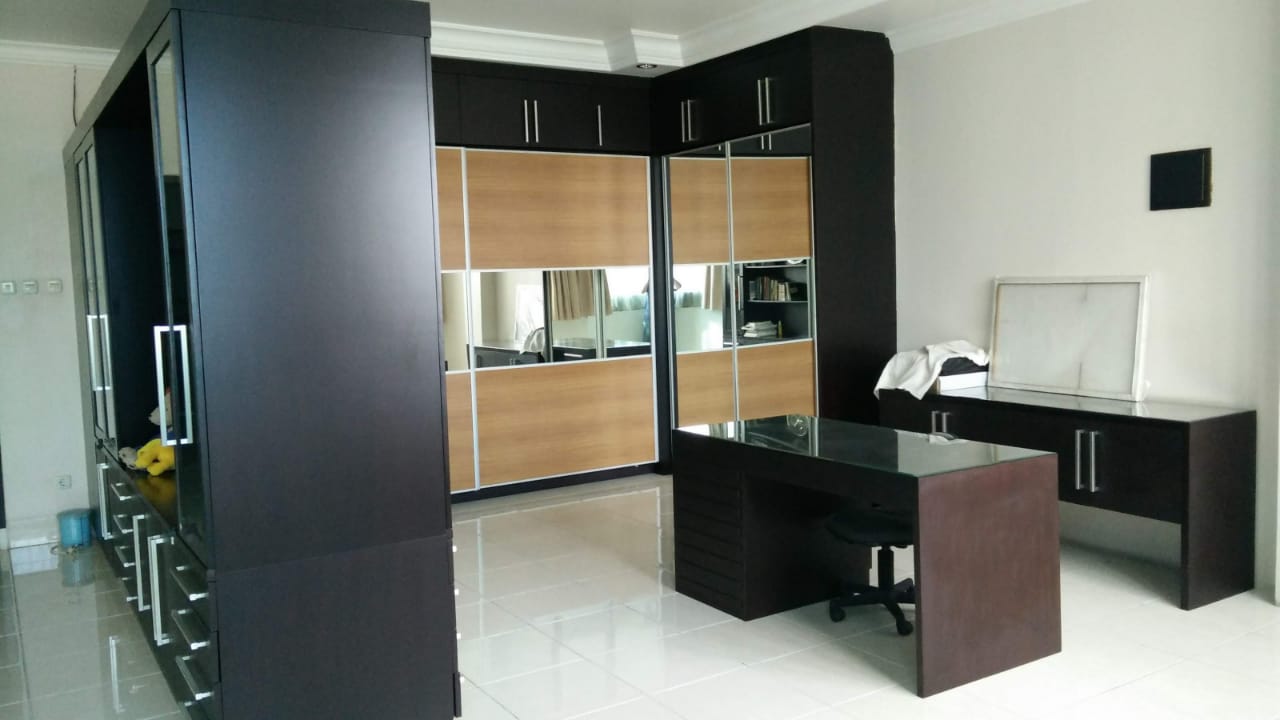 Jual rumah mewah luas di Keadilan, Keagungan, Taman Sari, Jakart