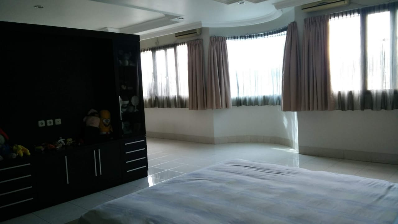 Jual rumah mewah luas di Keadilan, Keagungan, Taman Sari, Jakart