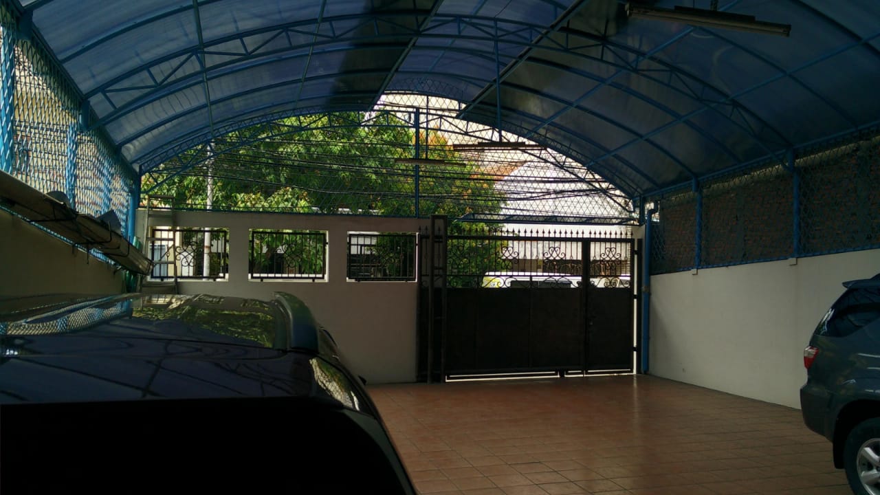 Jual rumah mewah luas di Keadilan, Keagungan, Taman Sari, Jakart