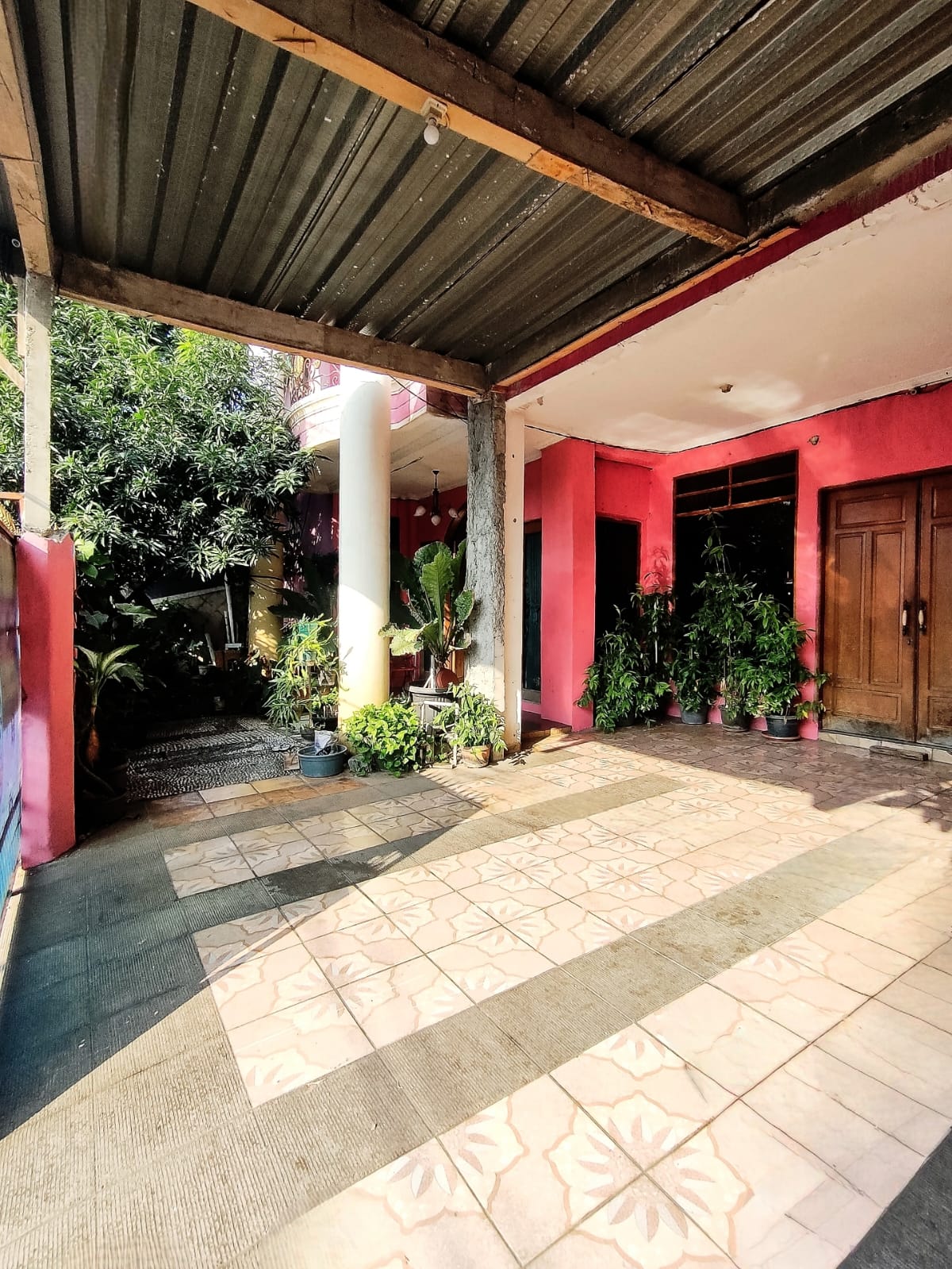 Jual rumah mewah komplek dengan Private Pool di Duren Sawit