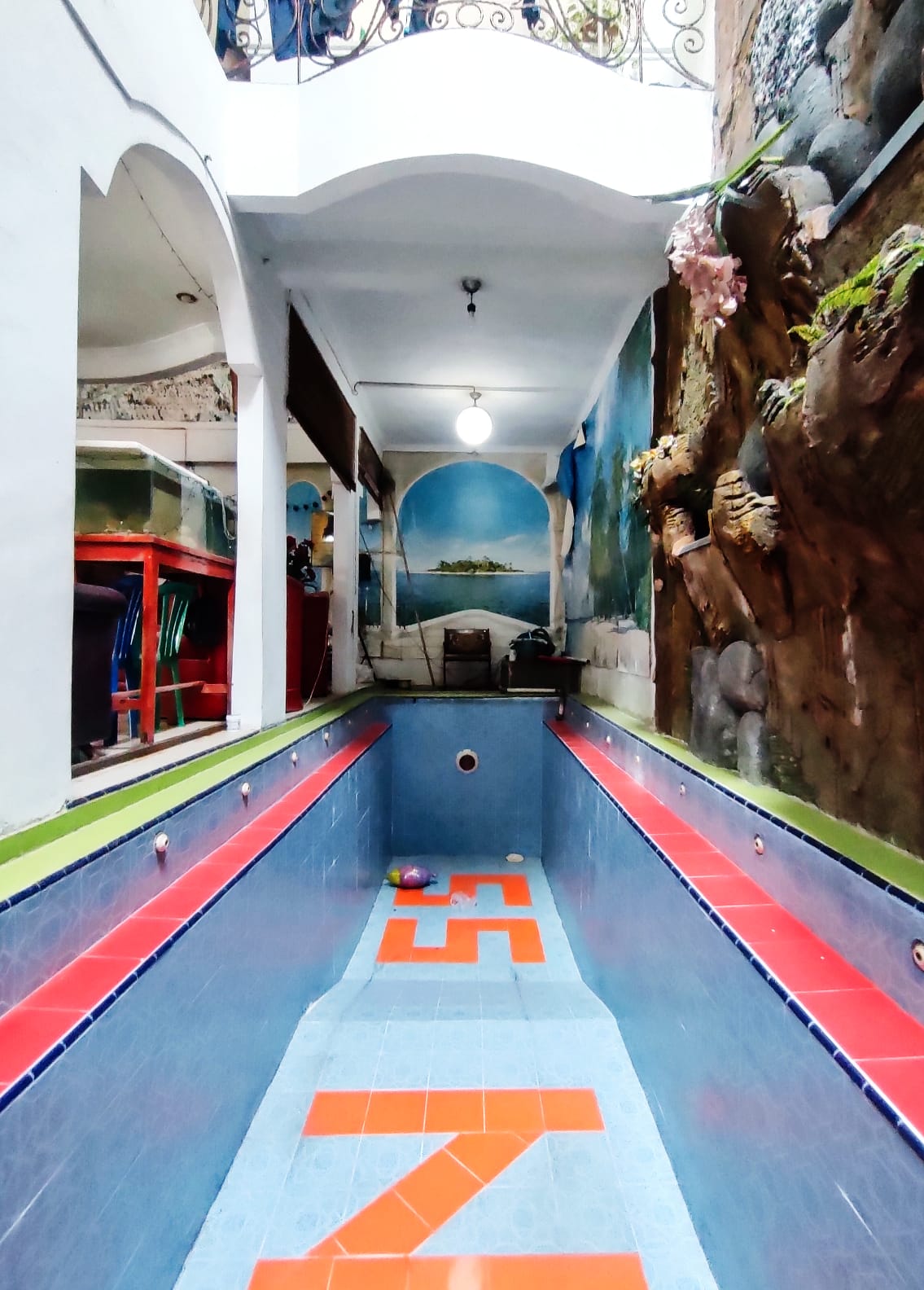 Jual rumah mewah komplek dengan Private Pool di Duren Sawit