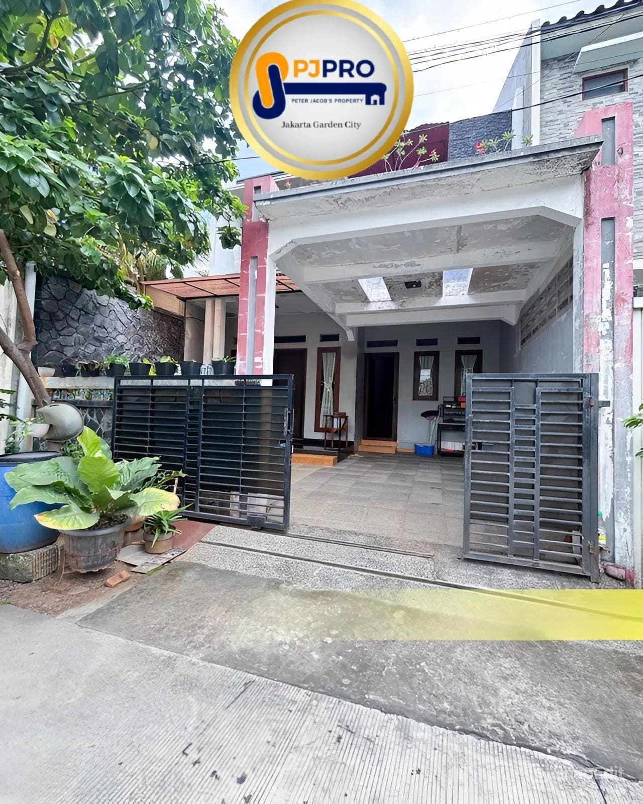 Dijual Rumah Semi Furnished Bebas Banjir di Komplek Billy Moon