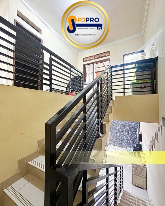 Dijual Rumah Semi Furnished Bebas Banjir di Komplek Billy Moon