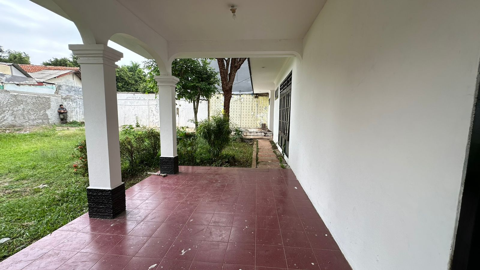 Jual/Sewa rumah halaman luas dan strategis di Dana Puri, Depok