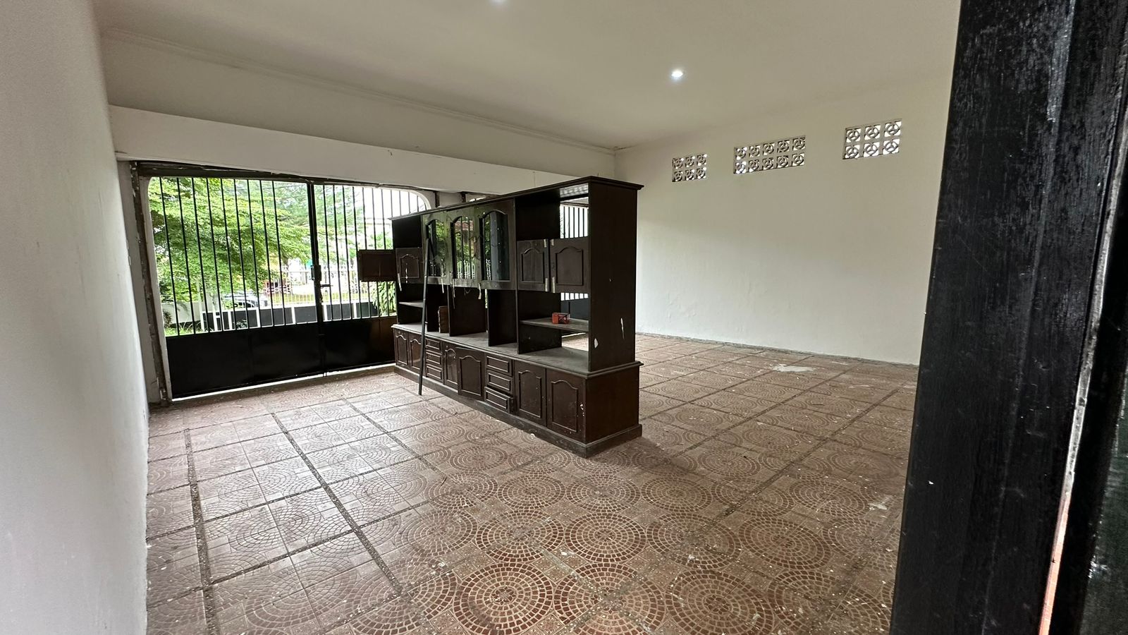 Jual/Sewa rumah halaman luas dan strategis di Dana Puri, Depok