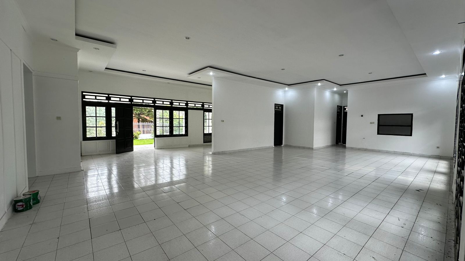 Jual/Sewa rumah halaman luas dan strategis di Dana Puri, Depok