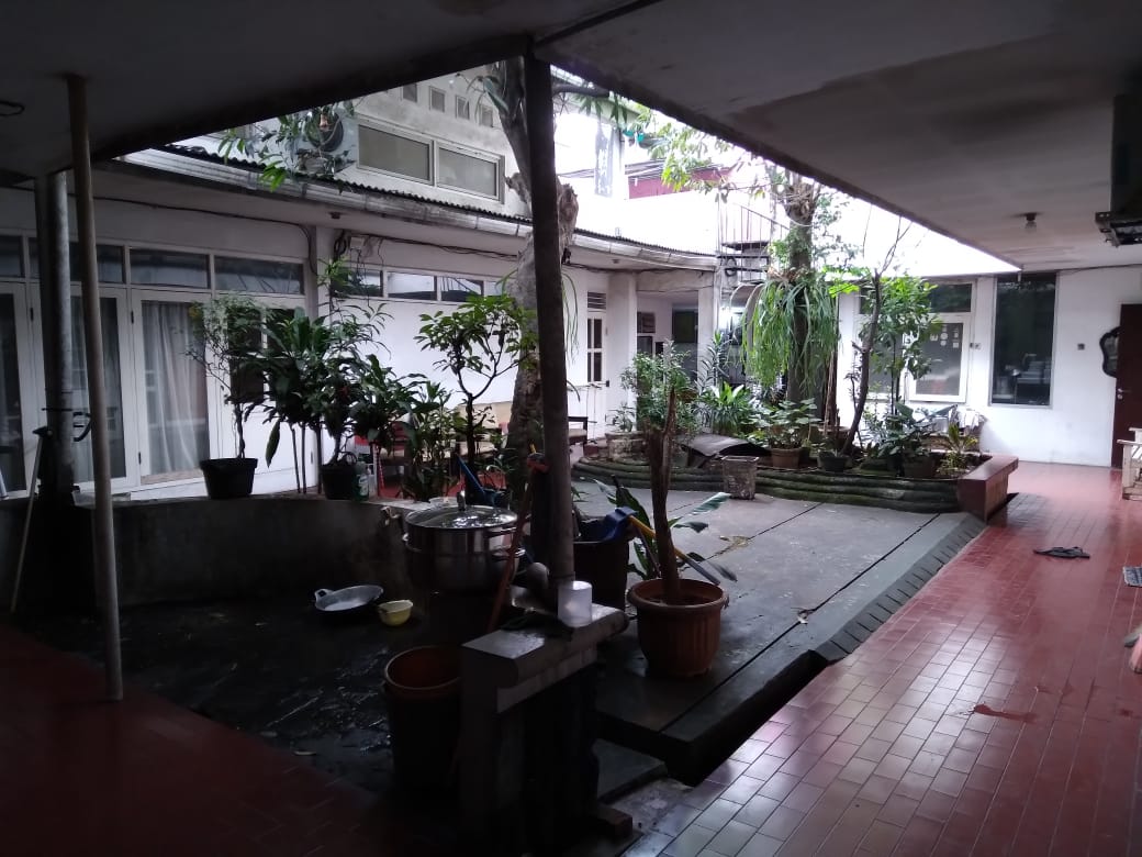 Jual rumah siap huni / komersil di Pos pengumben, Kelapa Dua