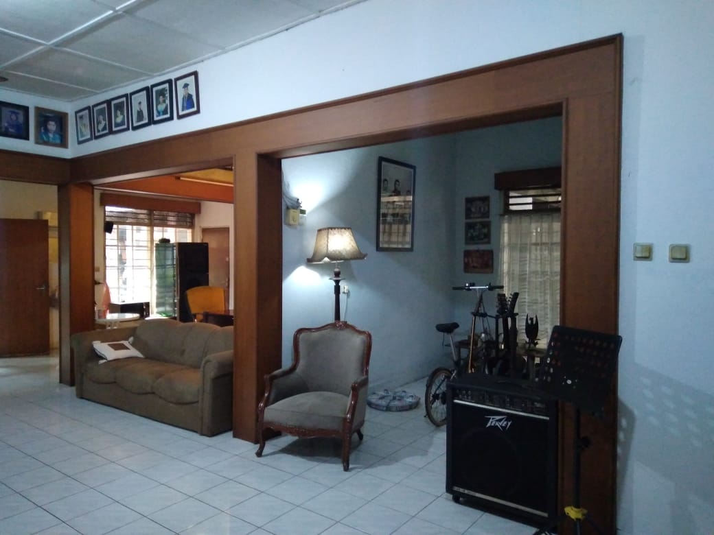 Jual rumah siap huni / komersil di Pos pengumben, Kelapa Dua