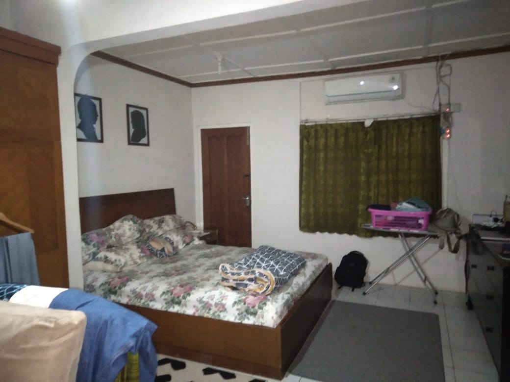 Jual rumah siap huni / komersil di Pos pengumben, Kelapa Dua