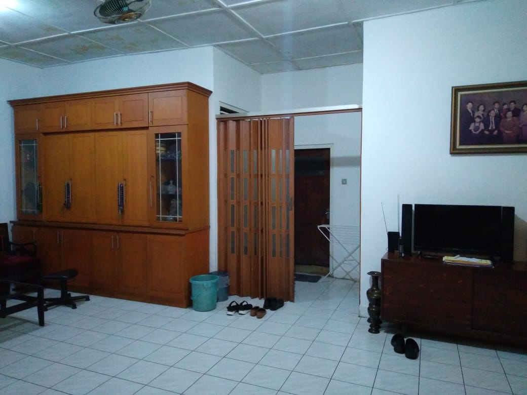 Jual rumah siap huni / komersil di Pos pengumben, Kelapa Dua