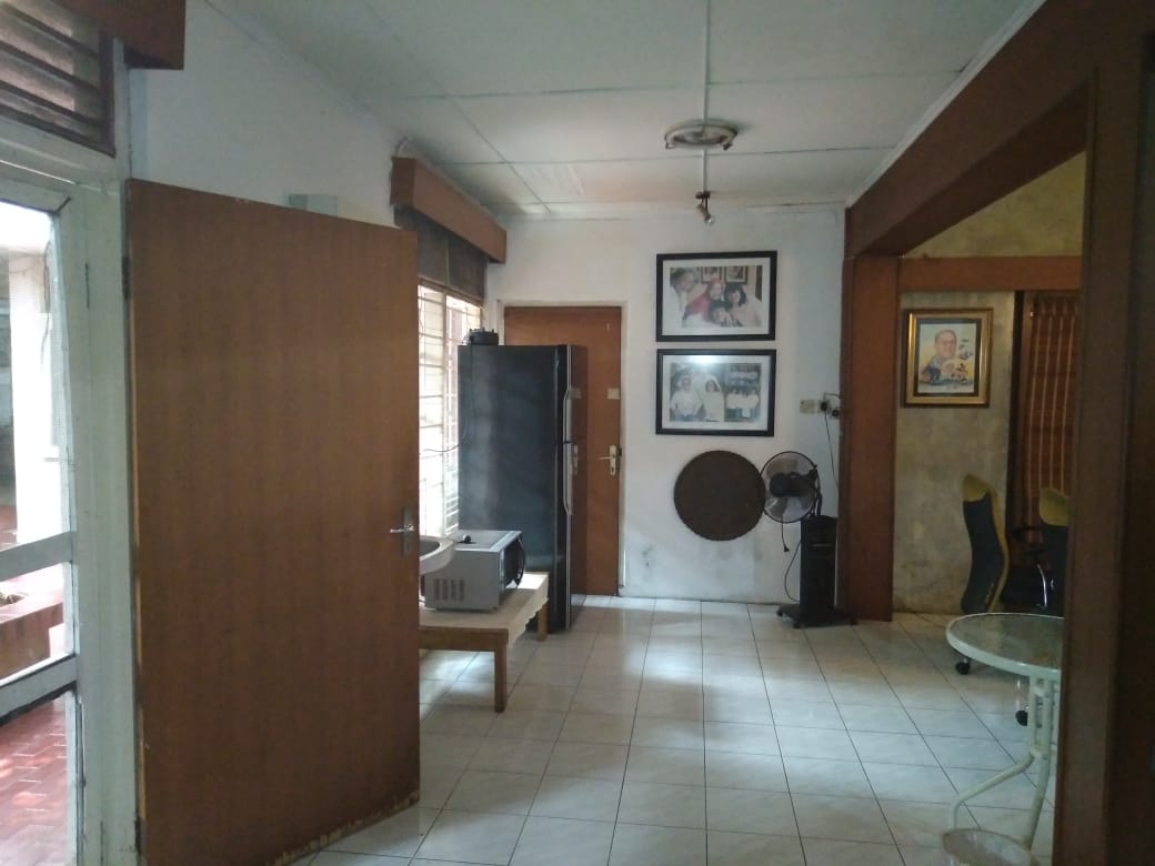 Jual rumah siap huni / komersil di Pos pengumben, Kelapa Dua