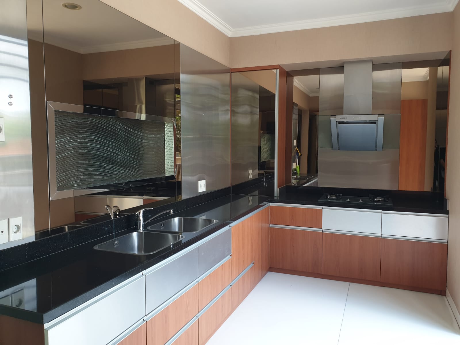Rumah Townhouse Platinum Terrace Graha Famili 2 Jejer Interior M