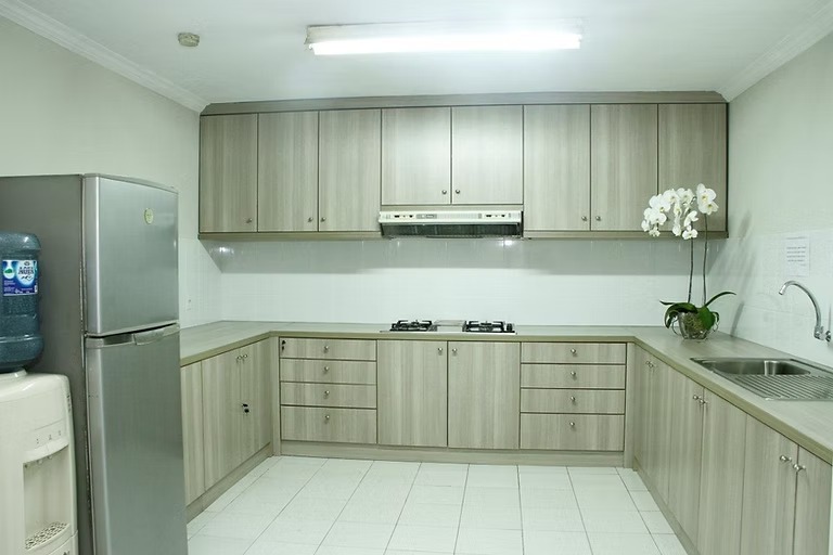 Jual rumah kost dan guest house luas mewah di Menteng, Jak Pus