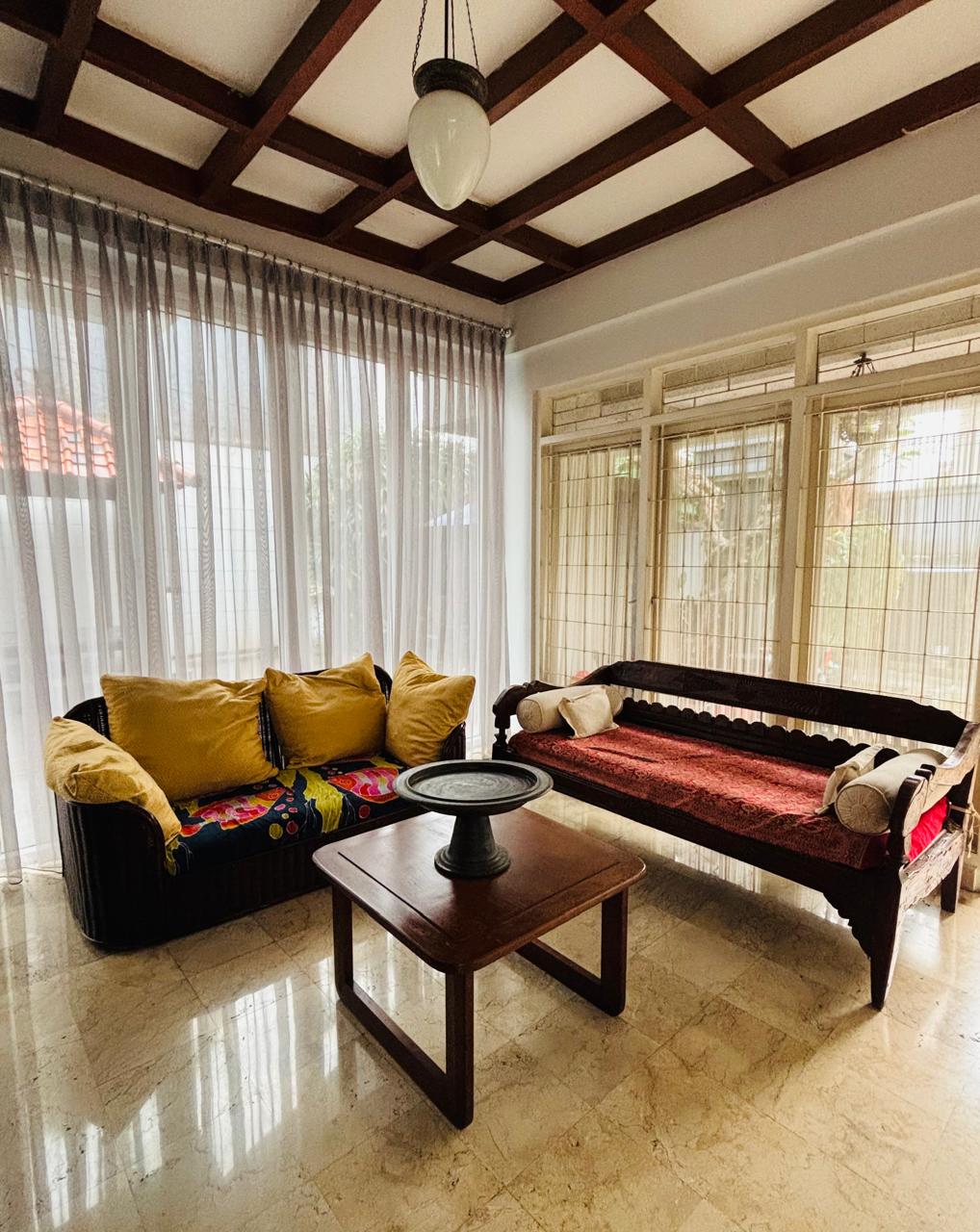 Sewa rumah luas dengan pool di Cilandak Barat ,Jakarta Selatan