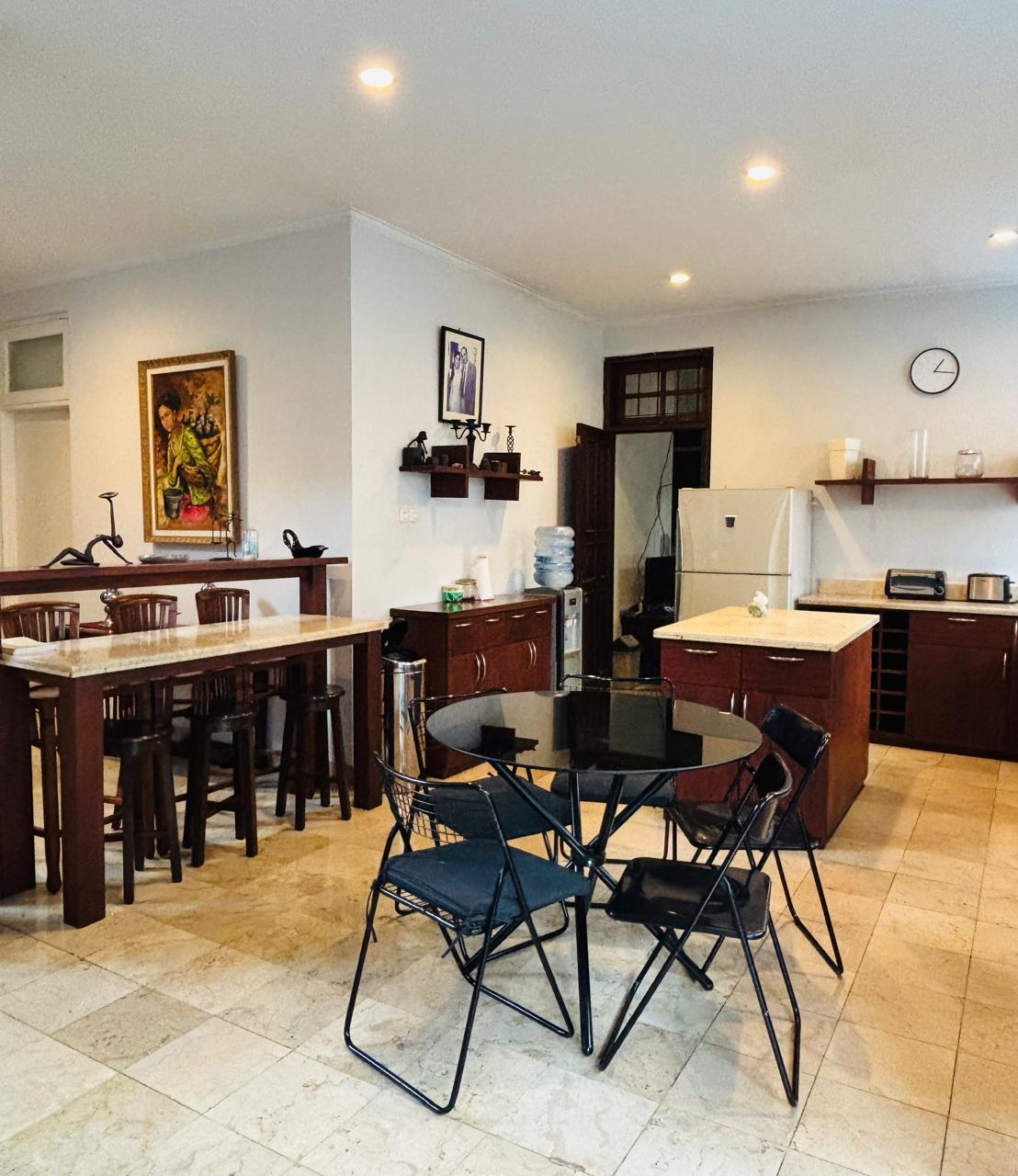 Sewa rumah luas dengan pool di Cilandak Barat ,Jakarta Selatan