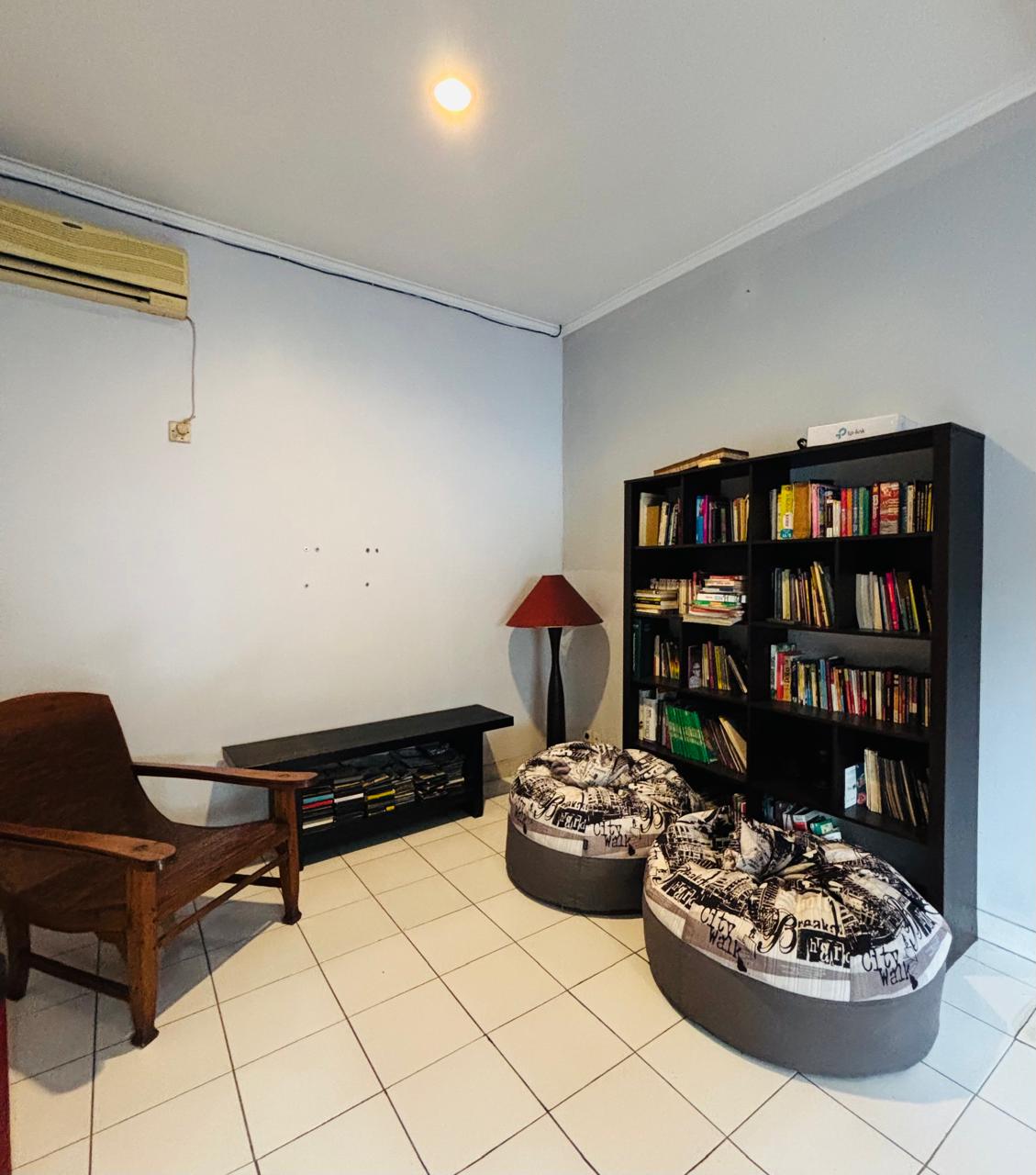 Sewa rumah luas dengan pool di Cilandak Barat ,Jakarta Selatan