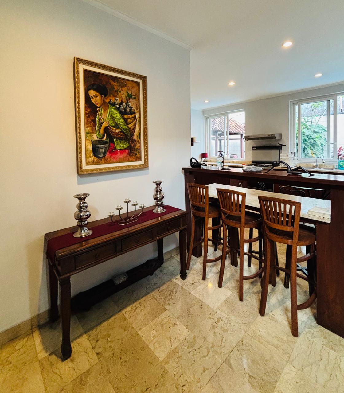 Sewa rumah luas dengan pool di Cilandak Barat ,Jakarta Selatan