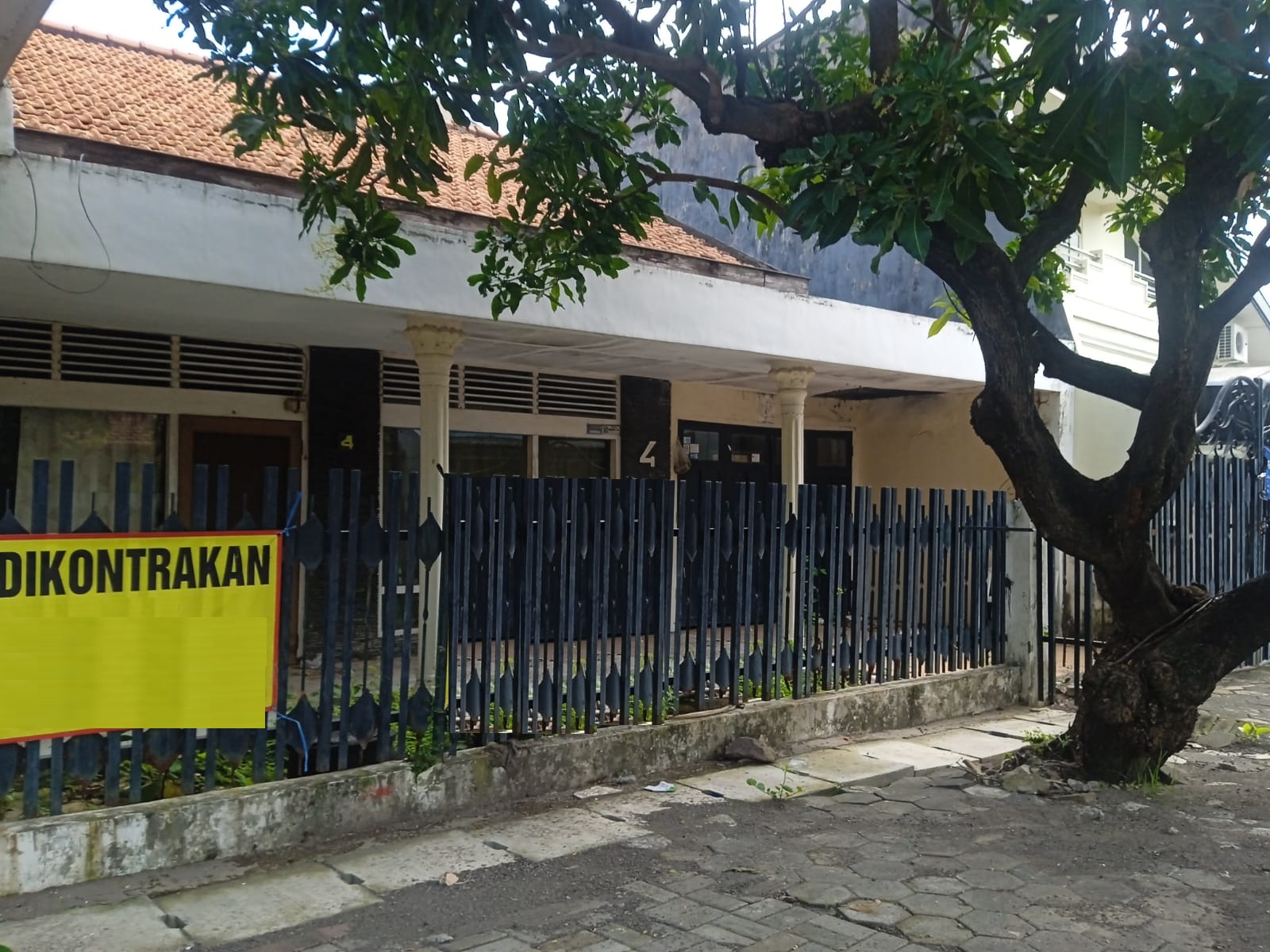 rumah disewakan ketintang baru surabaya