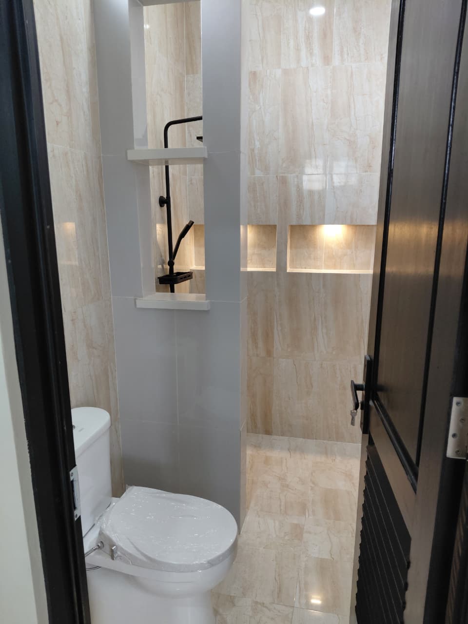 Jual rumah modern dan baru renovasi di Krisan 1, BSD Sektor 1.5