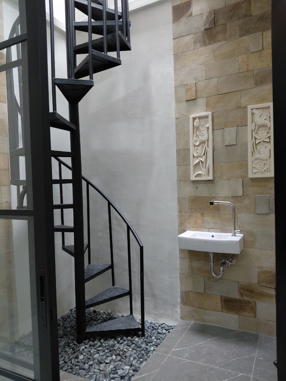 Jual rumah modern dan baru renovasi di Krisan 1, BSD Sektor 1.5