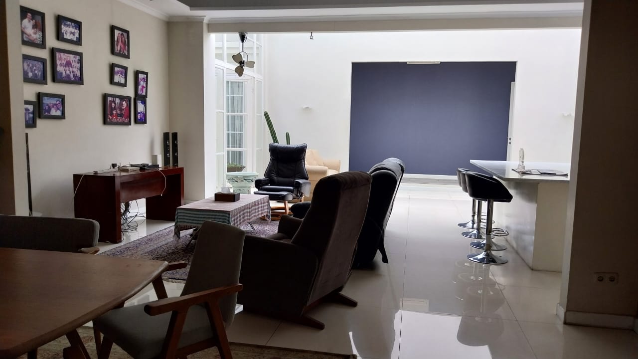 Turun Harga, Dijual Cepat Rumah di Jl. Taman Sunda Kelapa