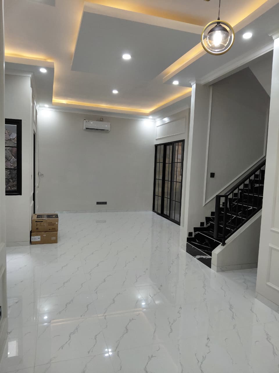 Jual rumah modern dan baru renovasi di Krisan 1, BSD Sektor 1.5