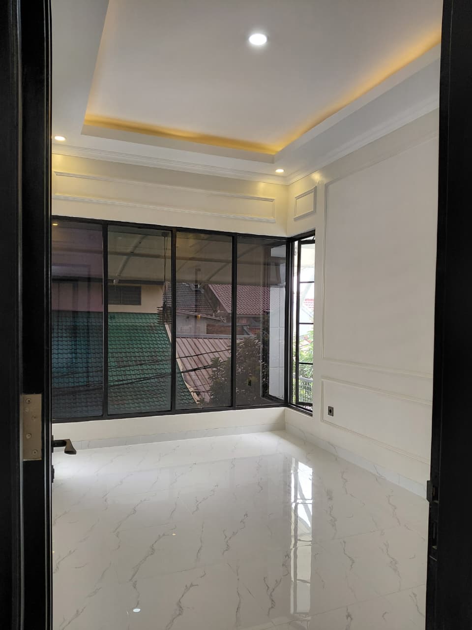 Jual rumah modern dan baru renovasi di Krisan 1, BSD Sektor 1.5