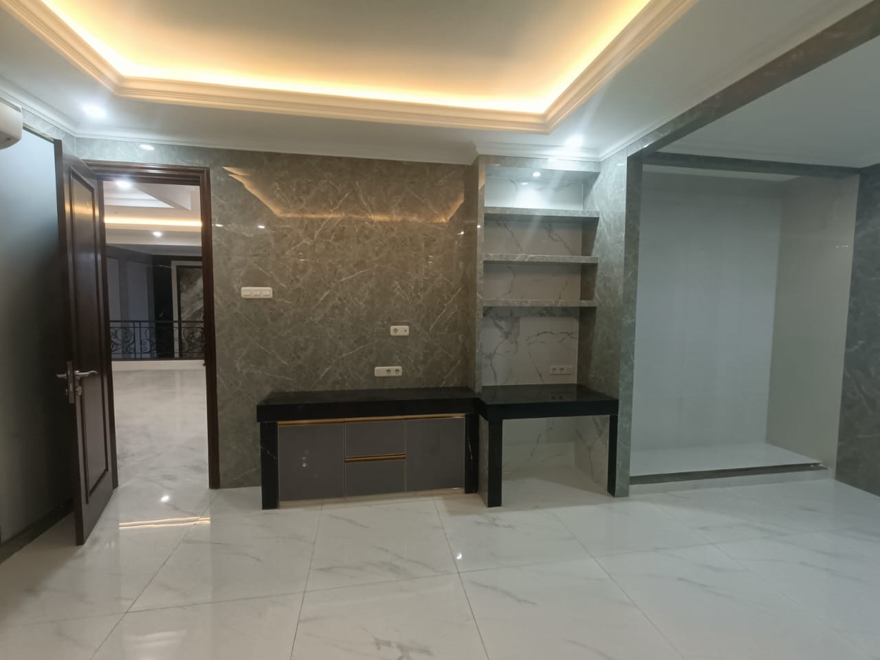 Sewa rumah di Pondok Indah dengan Pool, Pondok Pinang, Kebayoran