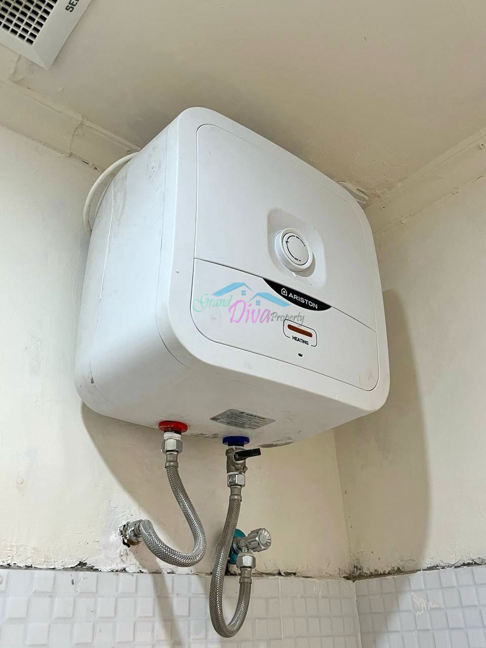 DIJUAL CEPAT! KOST DEKAT KIIC KARAWANG