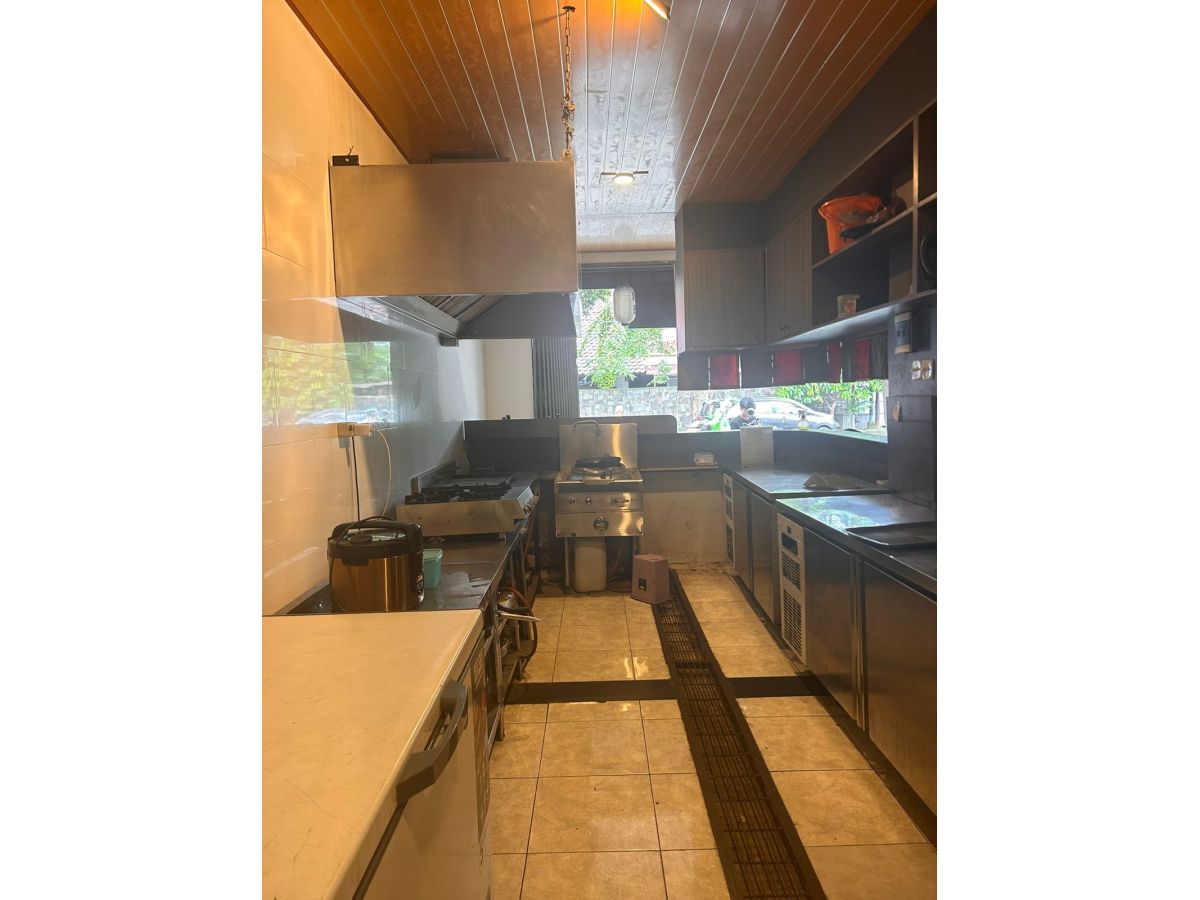 Disewakan Ruang Usaha Lokasi Strategis di Pejaten, Jakarta