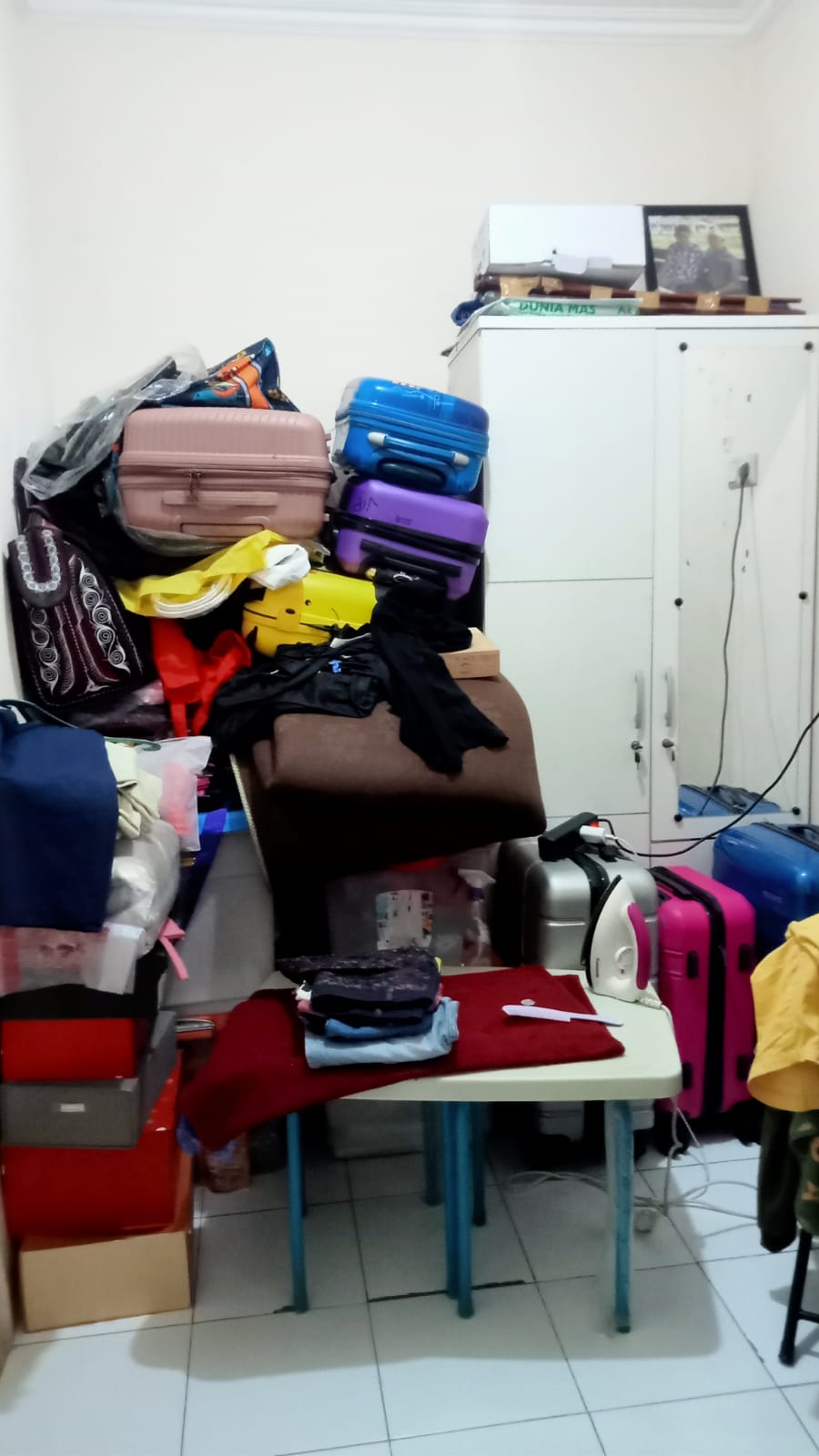 BU rumah Raffles hills Cibubur semi furnish Kawasan lengkap fasi