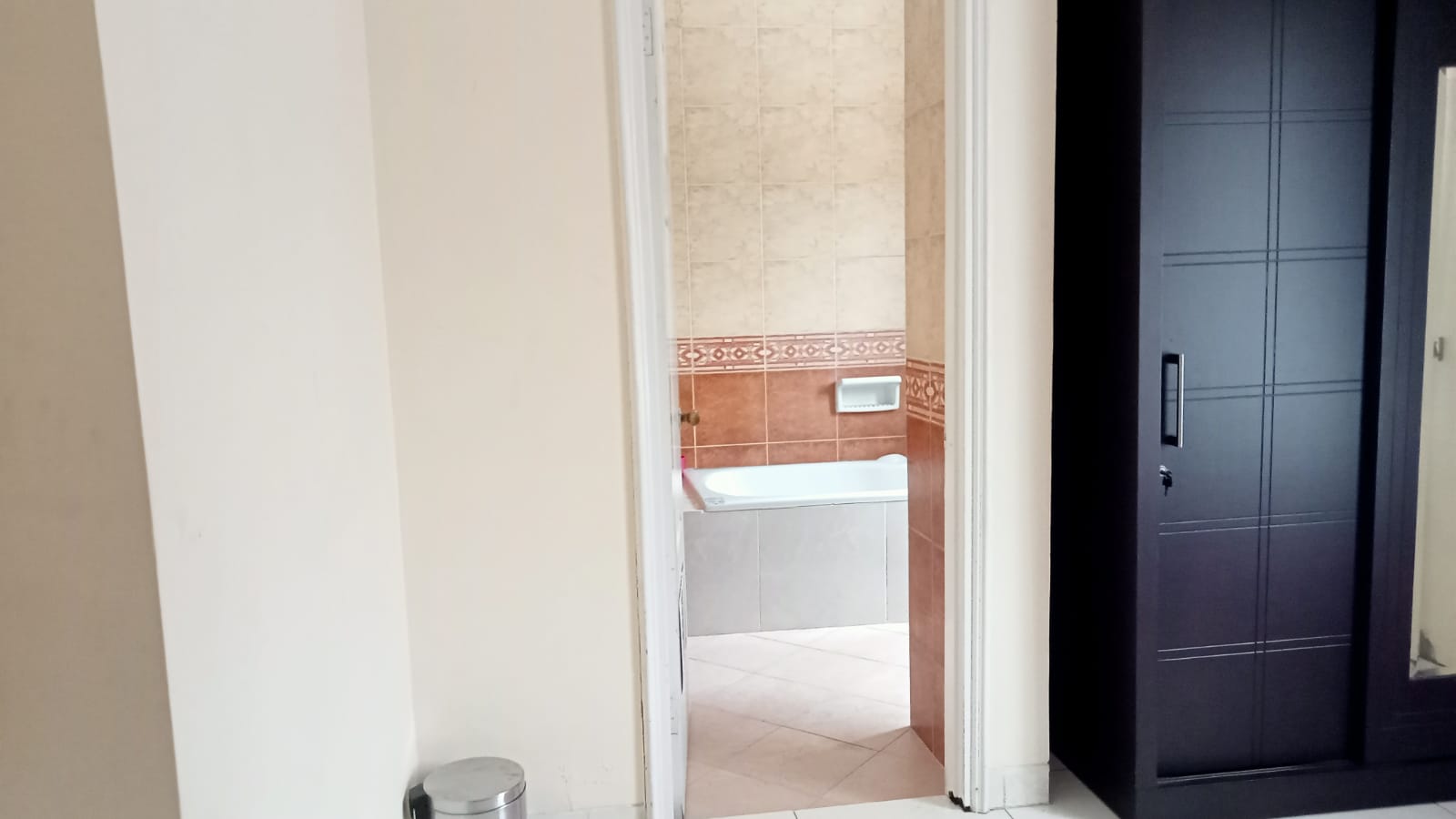 BU rumah Raffles hills Cibubur semi furnish Kawasan lengkap fasi