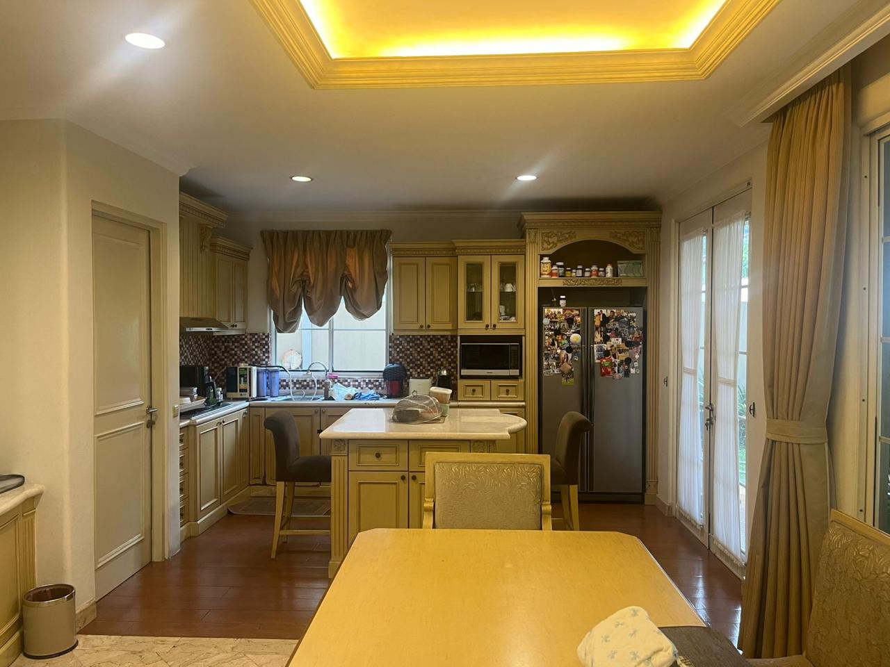 Jual rumah mewah hook dan strategis di Boulevard Palem Raya