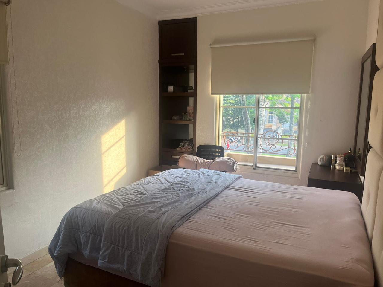 Jual rumah mewah hook dan strategis di Boulevard Palem Raya