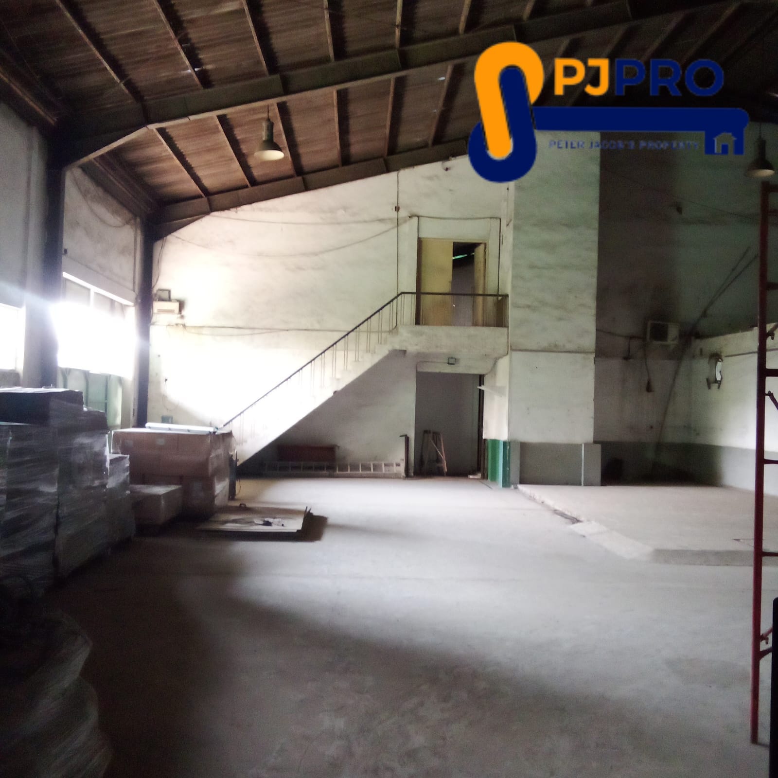 Dijual Cepat Gudang atau Pabrik di Cakung Jakarta Timur