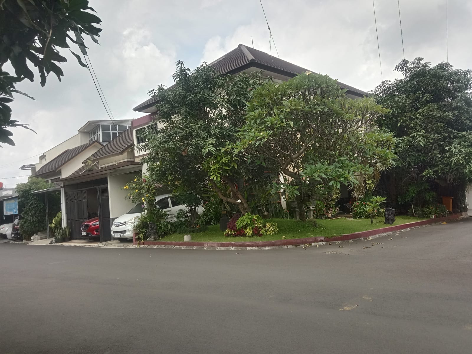 Dijual rumah siap huni strategis di the awani raya 2 lantai