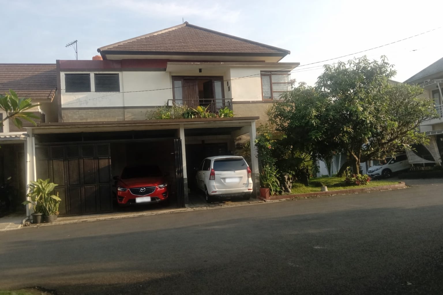 Dijual rumah siap huni strategis di the awani raya 2 lantai