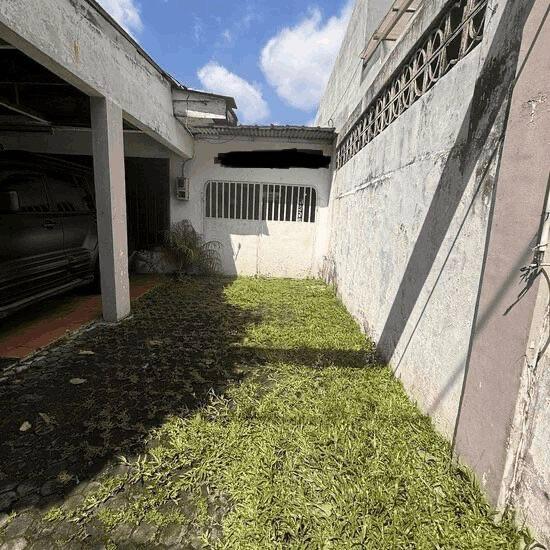 Jual rumah tua luas lokasi nyaman dan strategis di Duku 24Jaksel