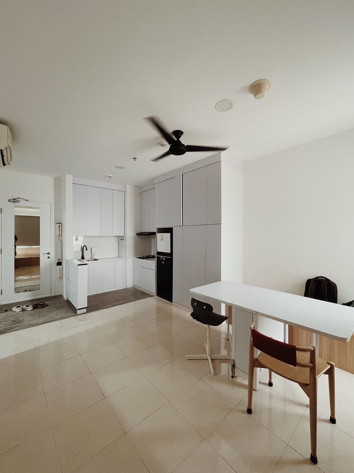 Jual apartemen modern baru full furnished di Casablanca Mansion